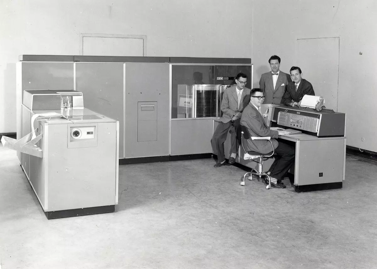 sistema de armazenamento em disco do IBM 305 RAMAC